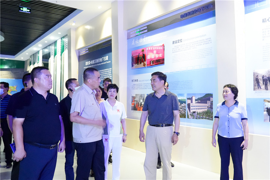 12-2022年8月，省委常委、省委統(tǒng)戰(zhàn)部長孫雪濤帶領帶領全省黨外代表人士考察團蒞臨金徽股份調研指導。.jpg