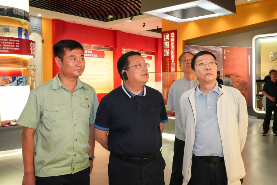 2024.06.23全國政協(xié)委員、 陜西省政協(xié)副主席、民建陜西省委會主委李忠民蒞臨金徽股份調研.jpg