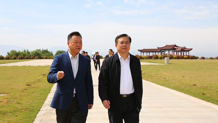 30-2021年5月，省人民檢察院黨組書記、檢察長朱玉蒞臨金徽股份調研綠色礦山建設工作。.jpg